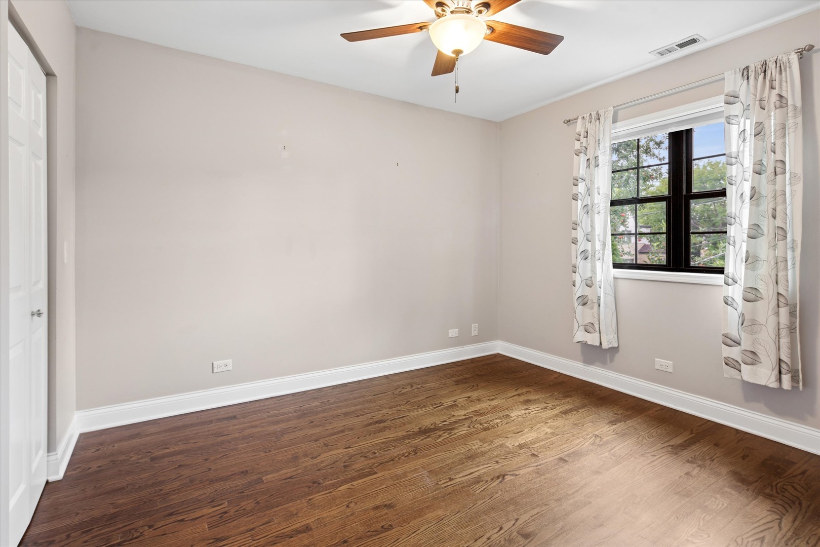 4412 W Bryn Mawr Avenue Property Photo 27