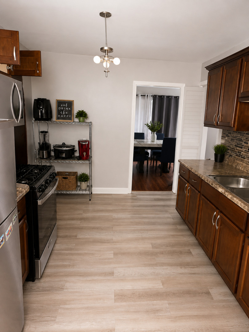 439 Niagara Street Property Photo 8