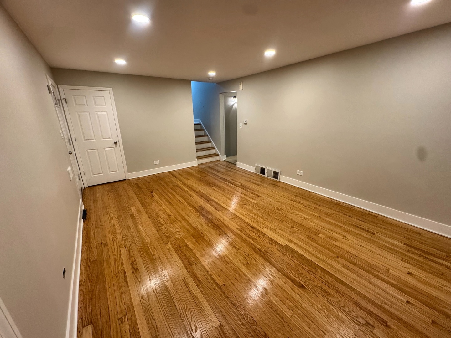 14635 Woodlawn Avenue Property Photo 2