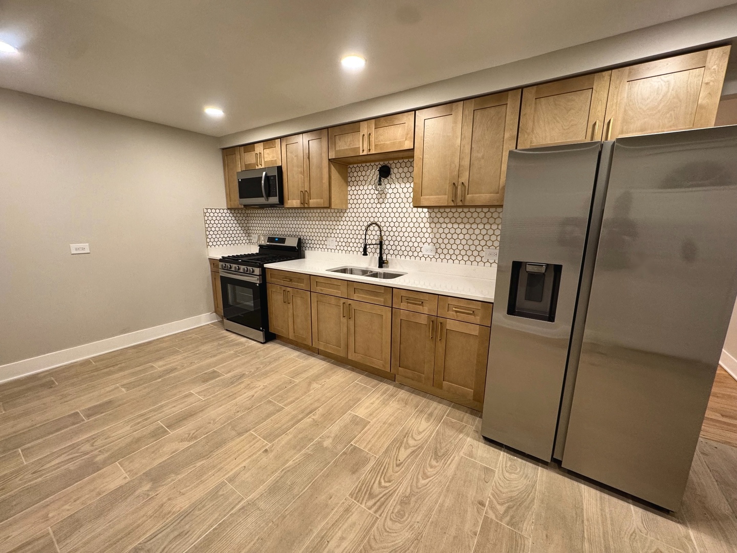14635 Woodlawn Avenue Property Photo 4
