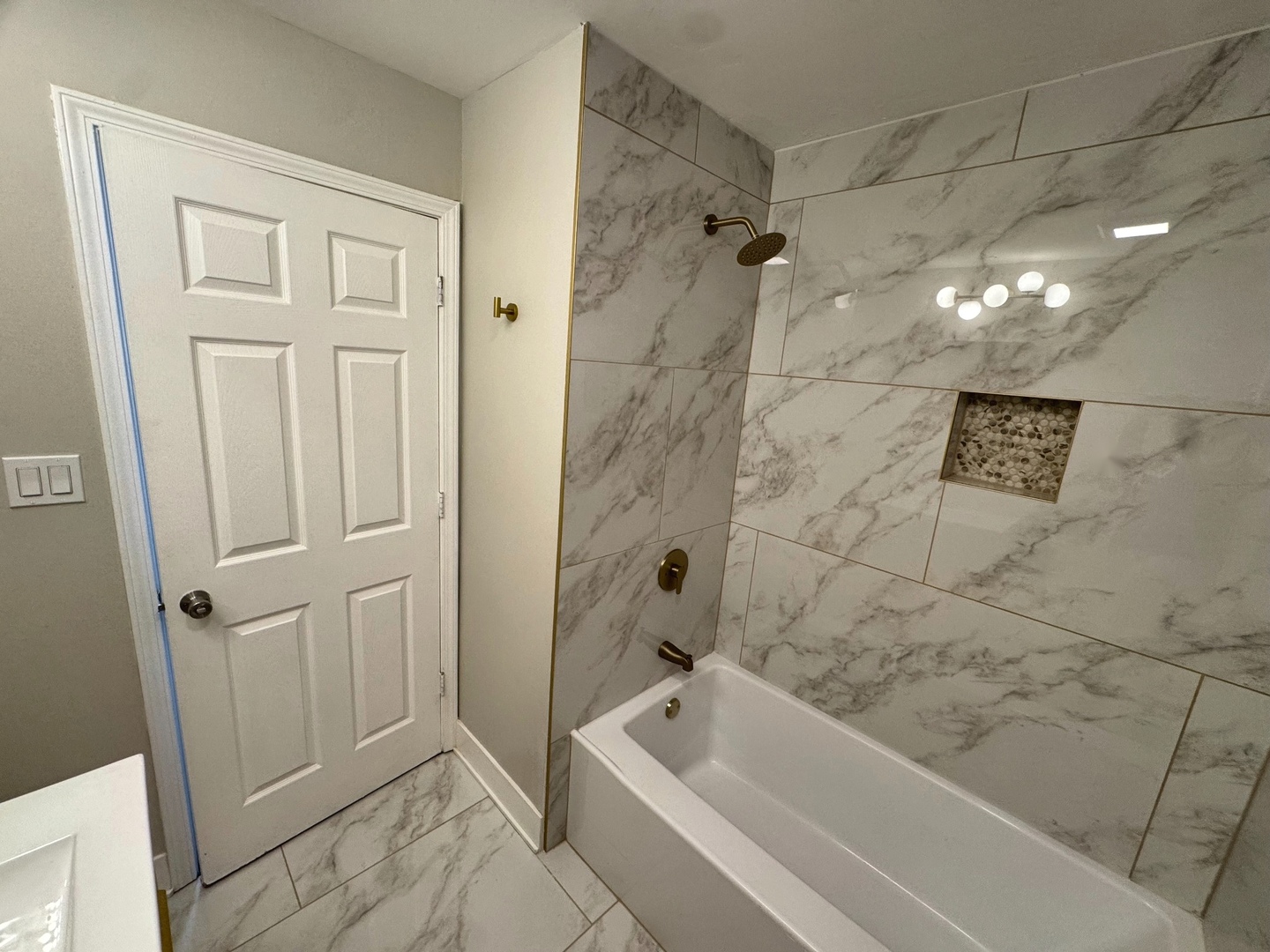 14635 Woodlawn Avenue Property Photo 14