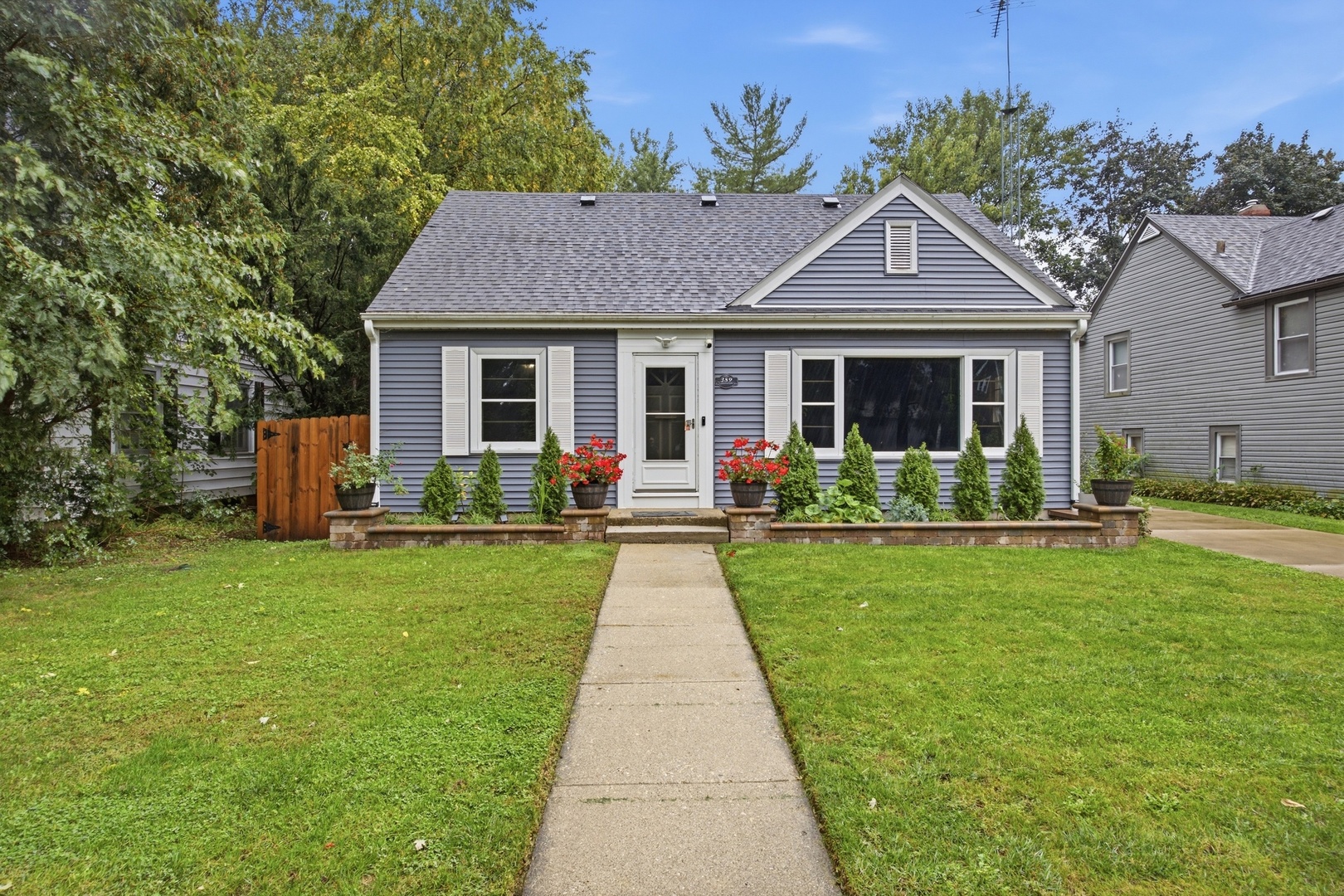 389 N Commonwealth Avenue Property Photo 2