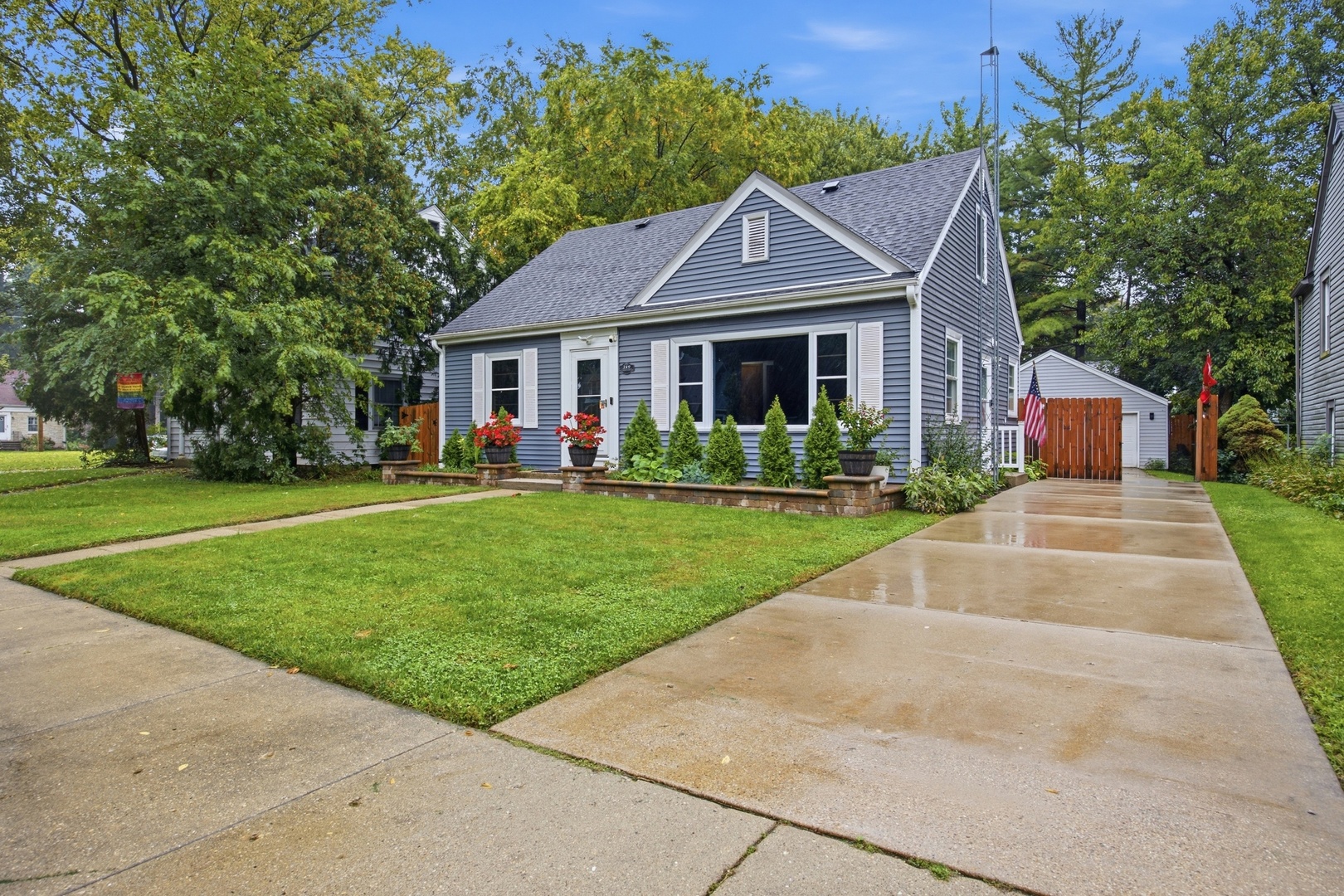 389 N Commonwealth Avenue Property Photo 3