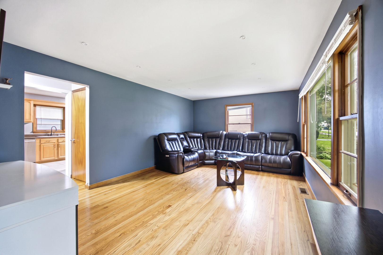 389 N Commonwealth Avenue Property Photo 6