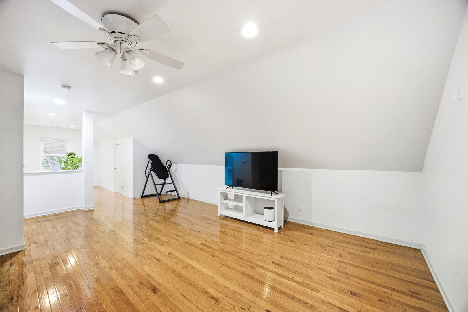 389 N Commonwealth Avenue Property Photo 23