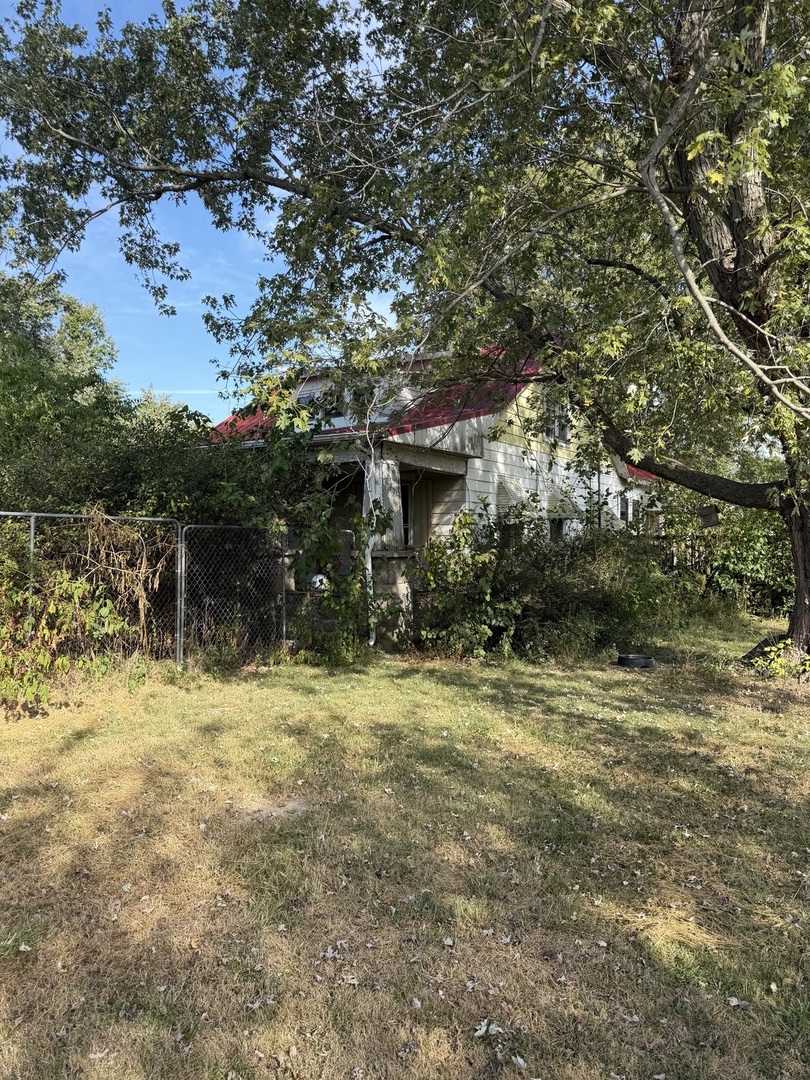 8141 E Tamaroa Road Property Photo 1