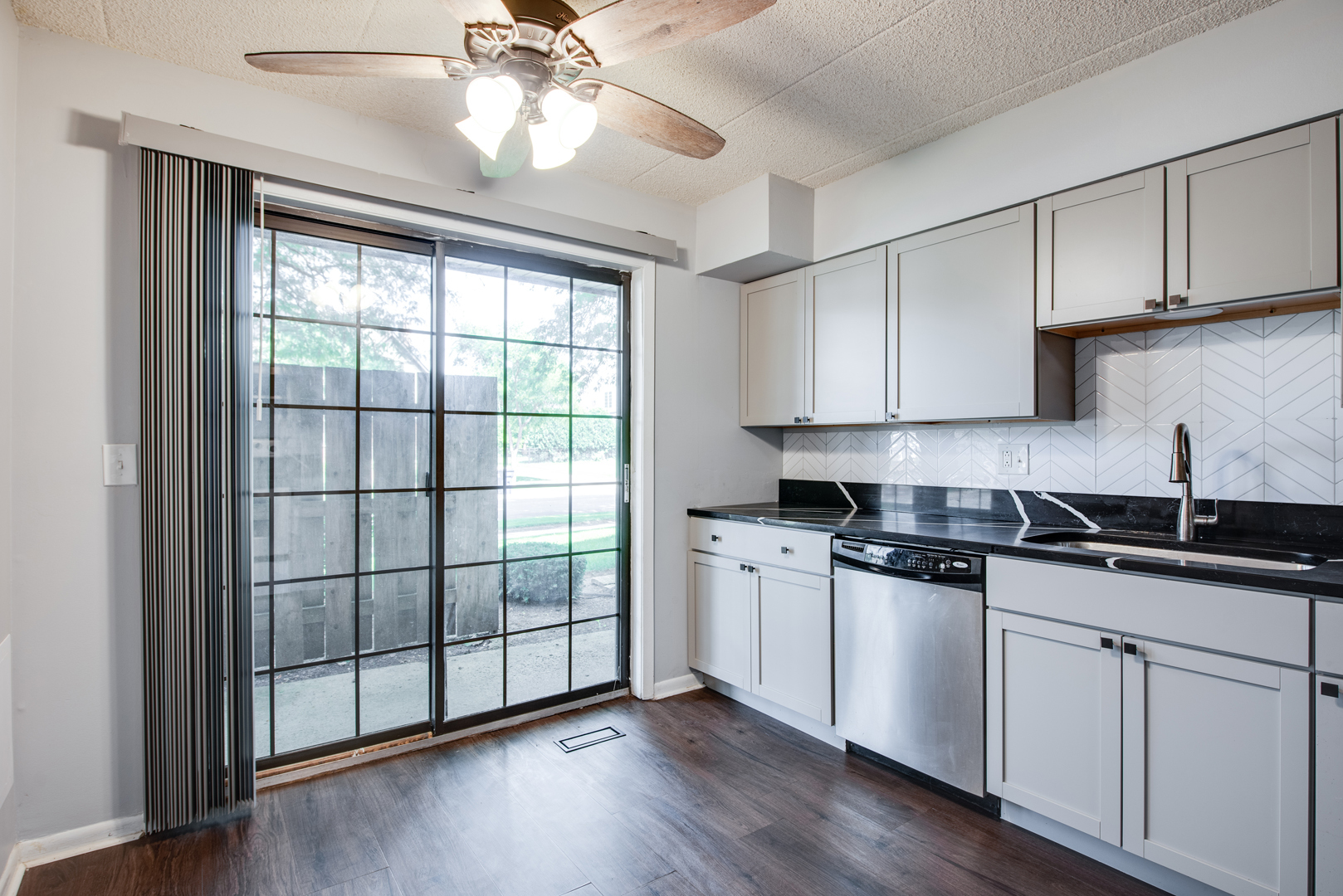 1486 W Jefferson Avenue D Property Photo 5