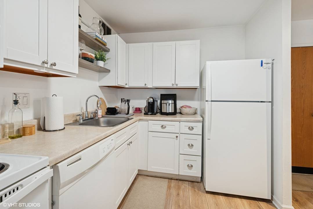 211 E Ohio Street 2211 Property Photo 9