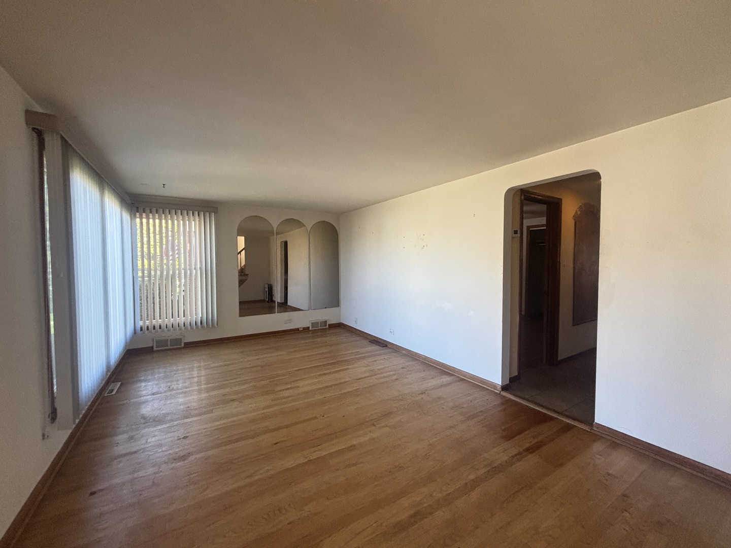 4925 N Odell Avenue Property Photo 2