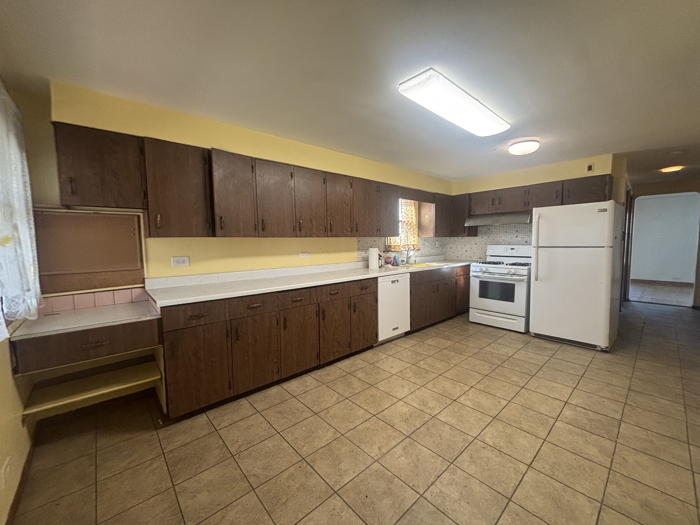 4925 N Odell Avenue Property Photo 3
