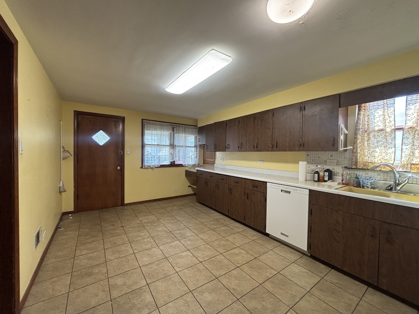 4925 N Odell Avenue Property Photo 4