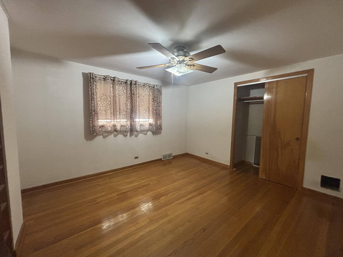 4925 N Odell Avenue Property Photo 6