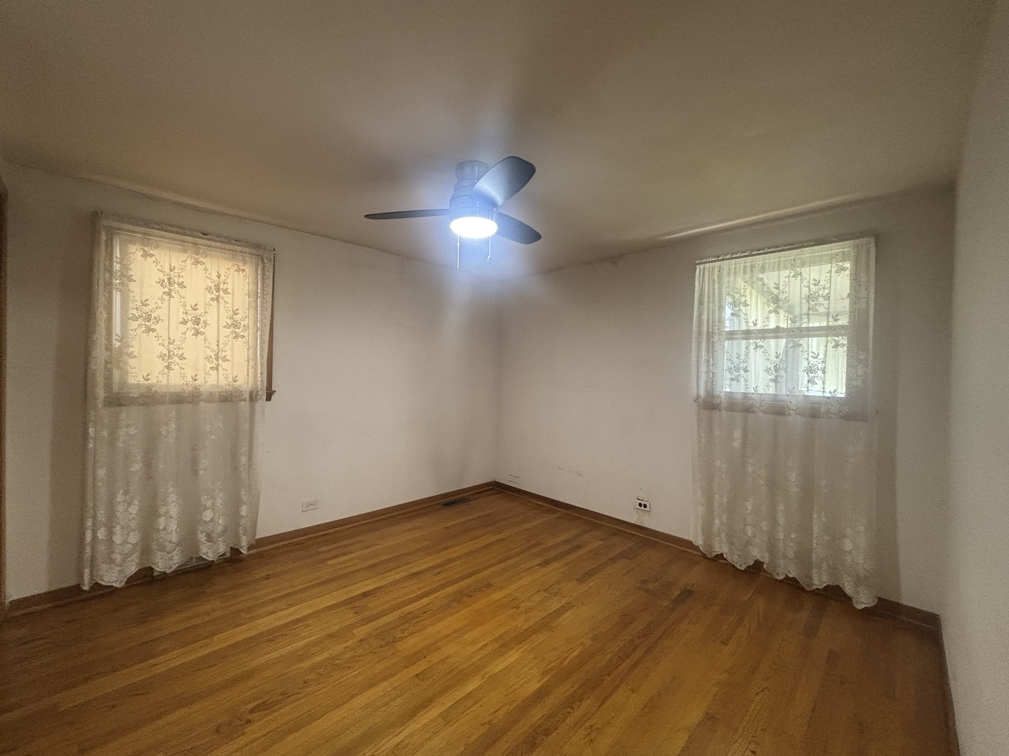 4925 N Odell Avenue Property Photo 7