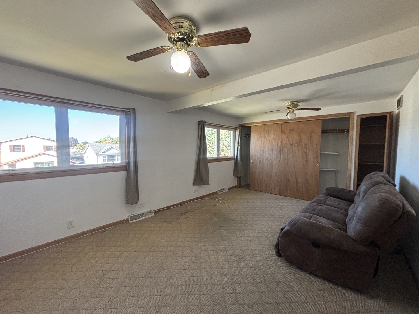 4925 N Odell Avenue Property Photo 9