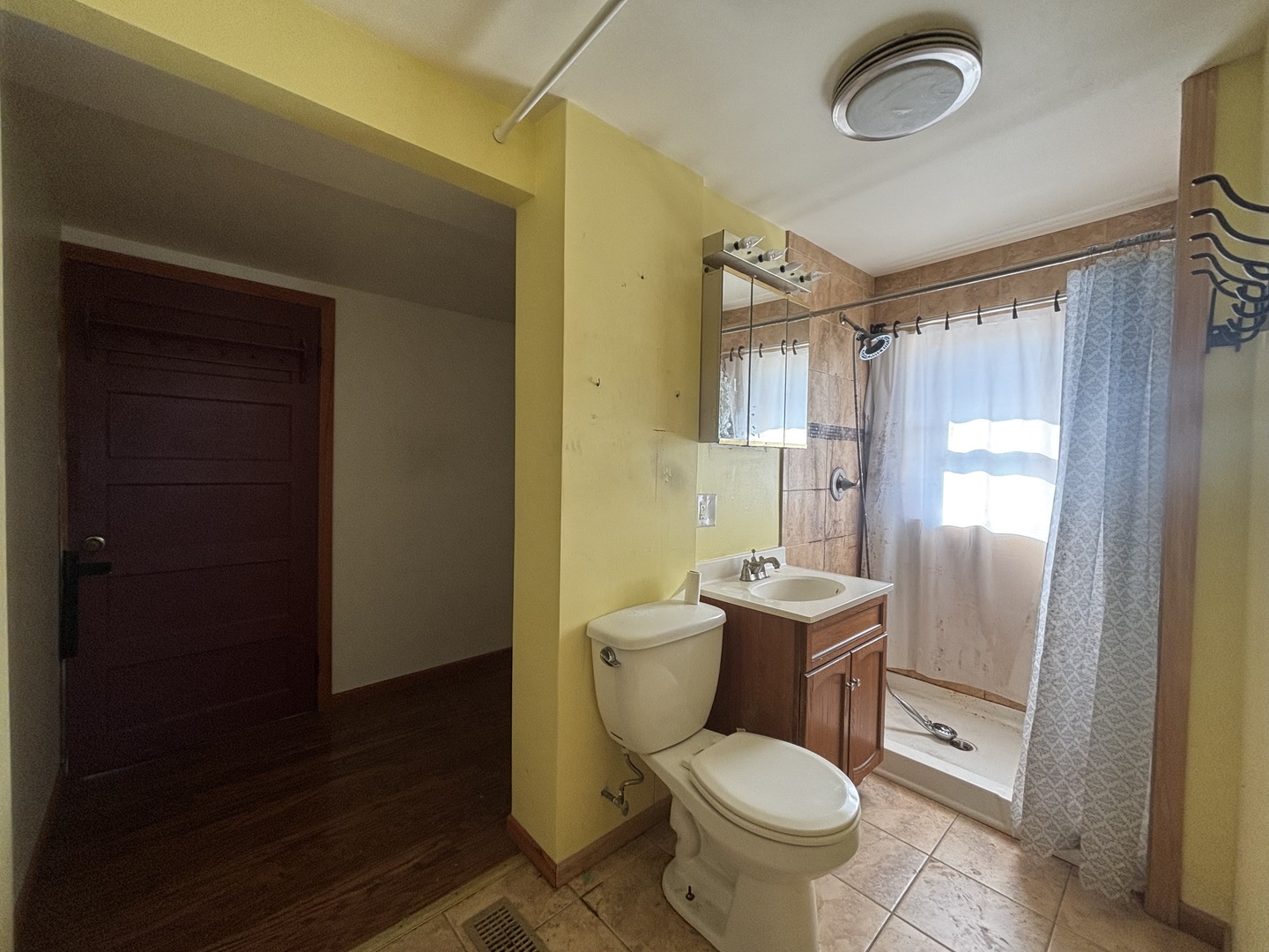 4925 N Odell Avenue Property Photo 11
