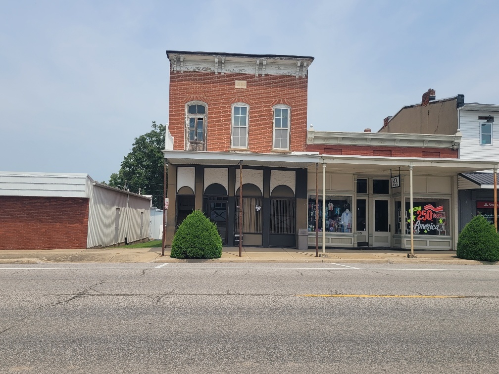 211 W Saint Louis Street Property Photo 2