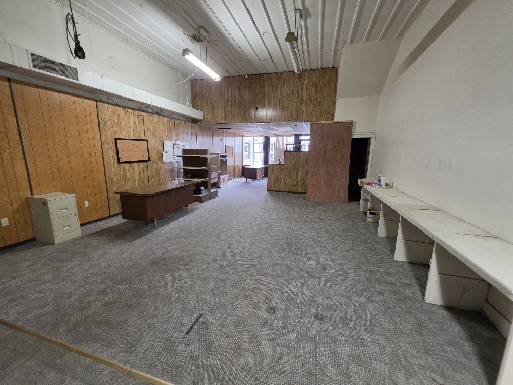 211 W Saint Louis Street Property Photo 5