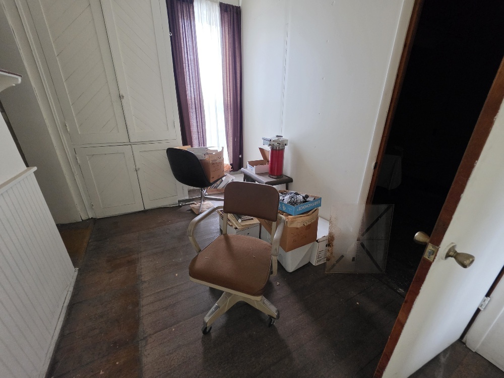 211 W Saint Louis Street Property Photo 10