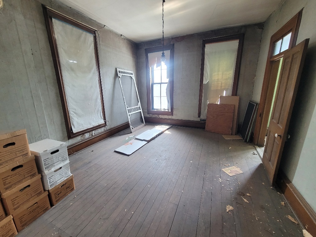 211 W Saint Louis Street Property Photo 14