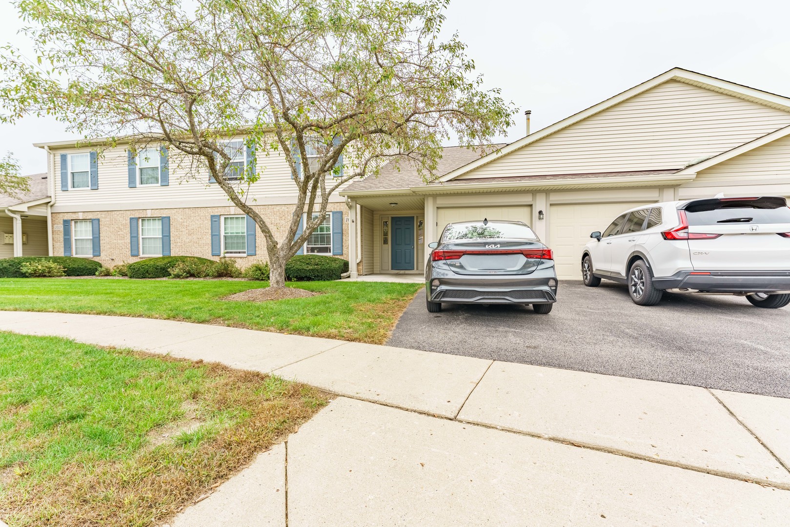 1011 Sommerset Court C Property Photo 1