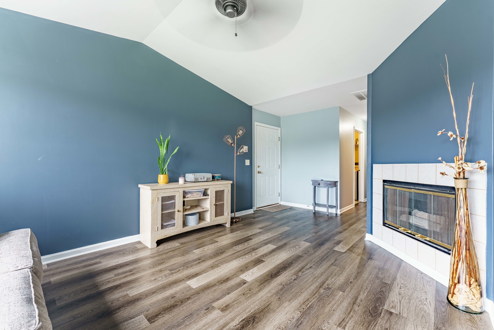1011 Sommerset Court C Property Photo 3