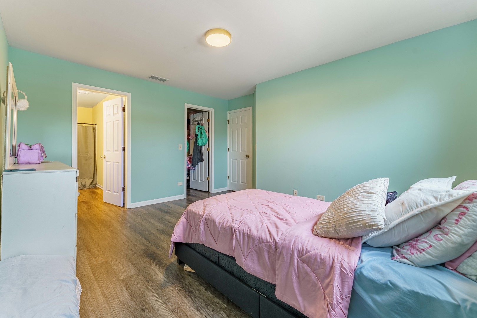 1011 Sommerset Court C Property Photo 8