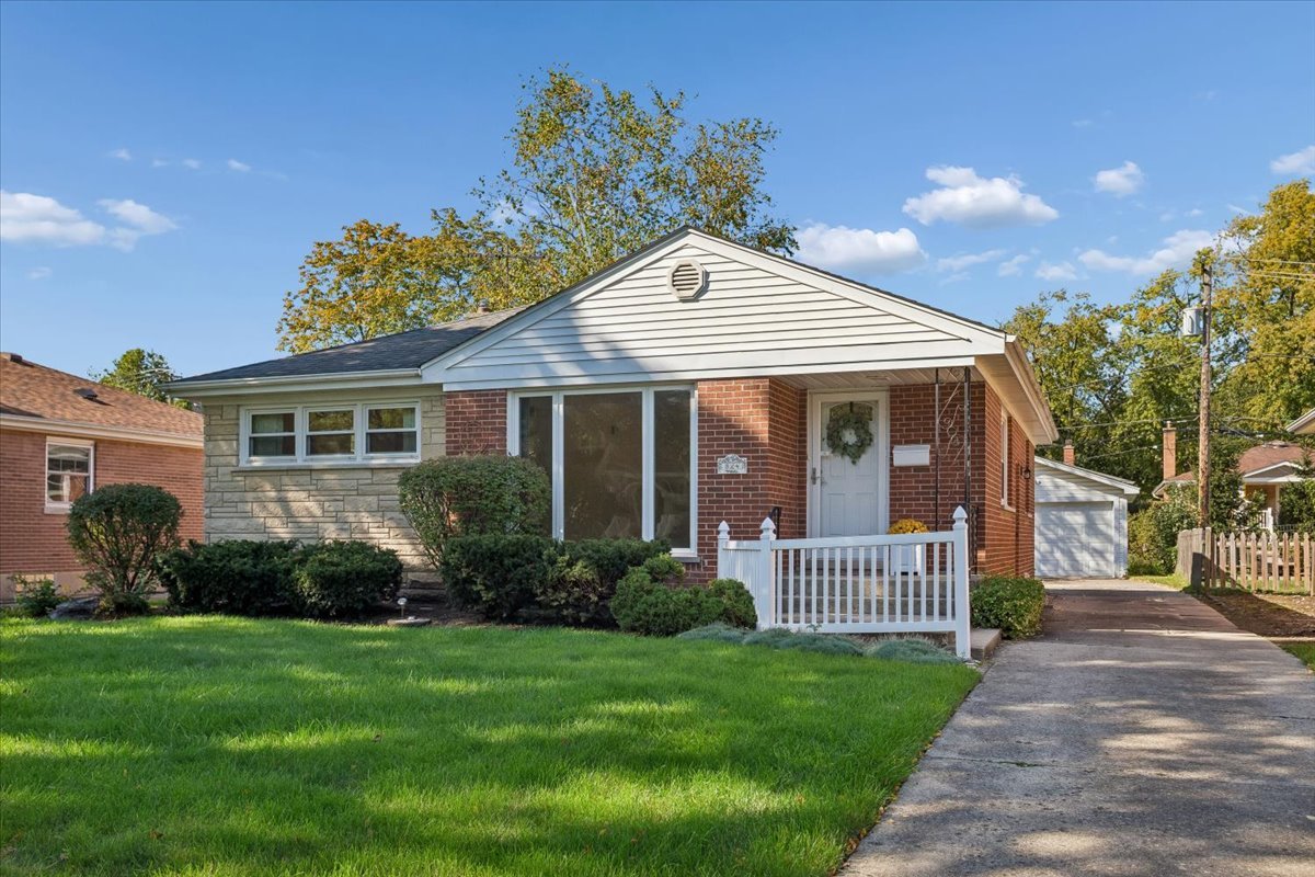 824 N Vail Avenue Property Photo 1