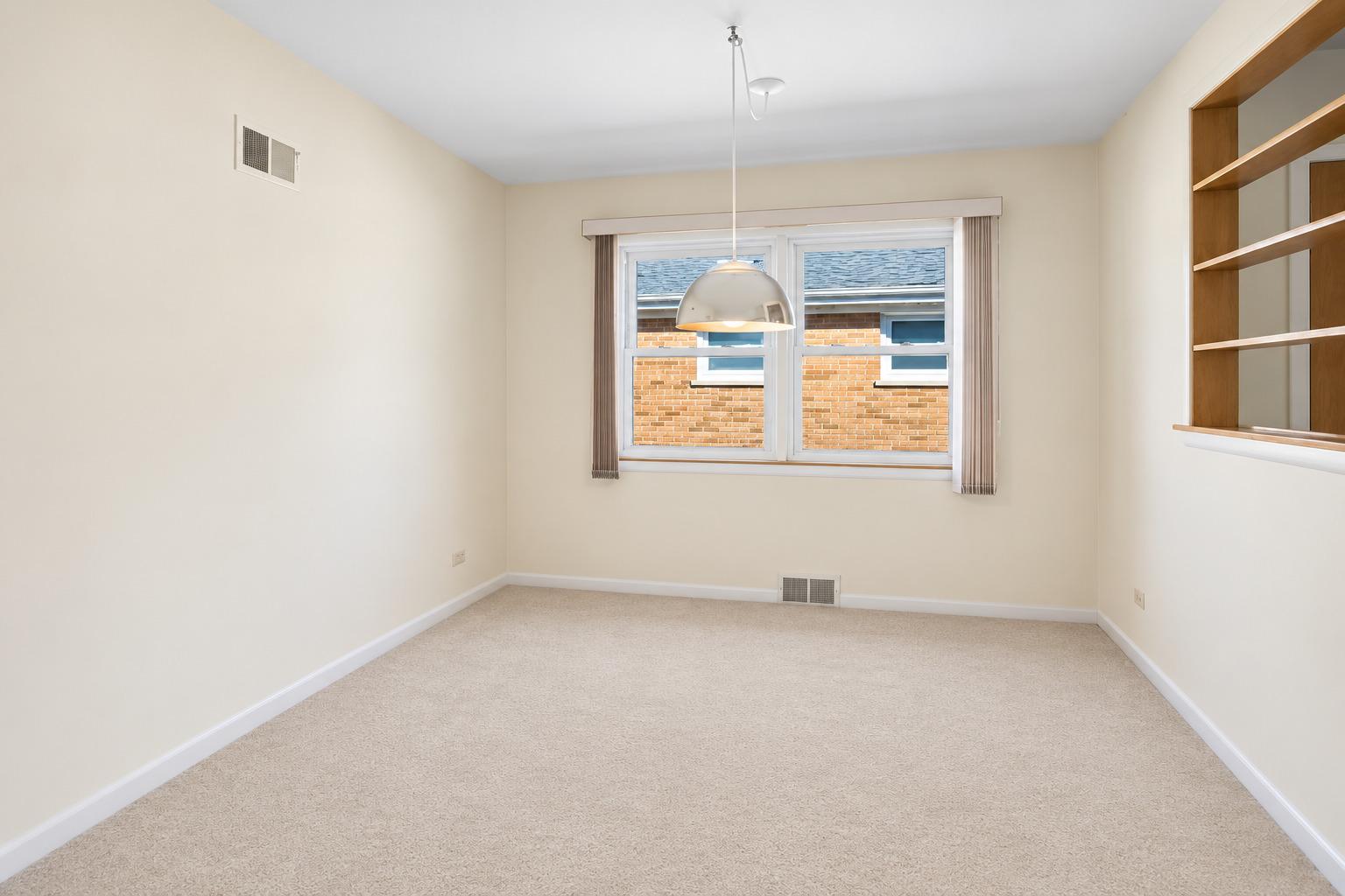824 N Vail Avenue Property Photo 5