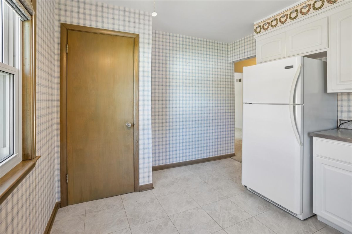 824 N Vail Avenue Property Photo 8