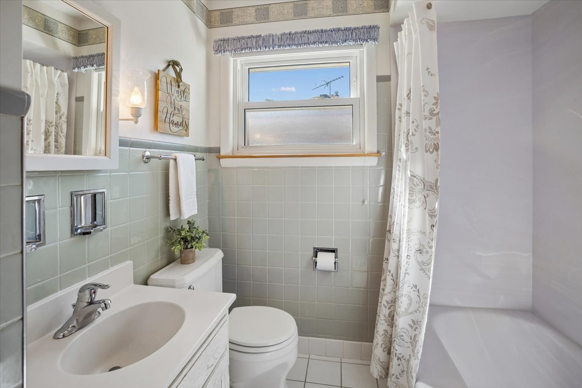824 N Vail Avenue Property Photo 11