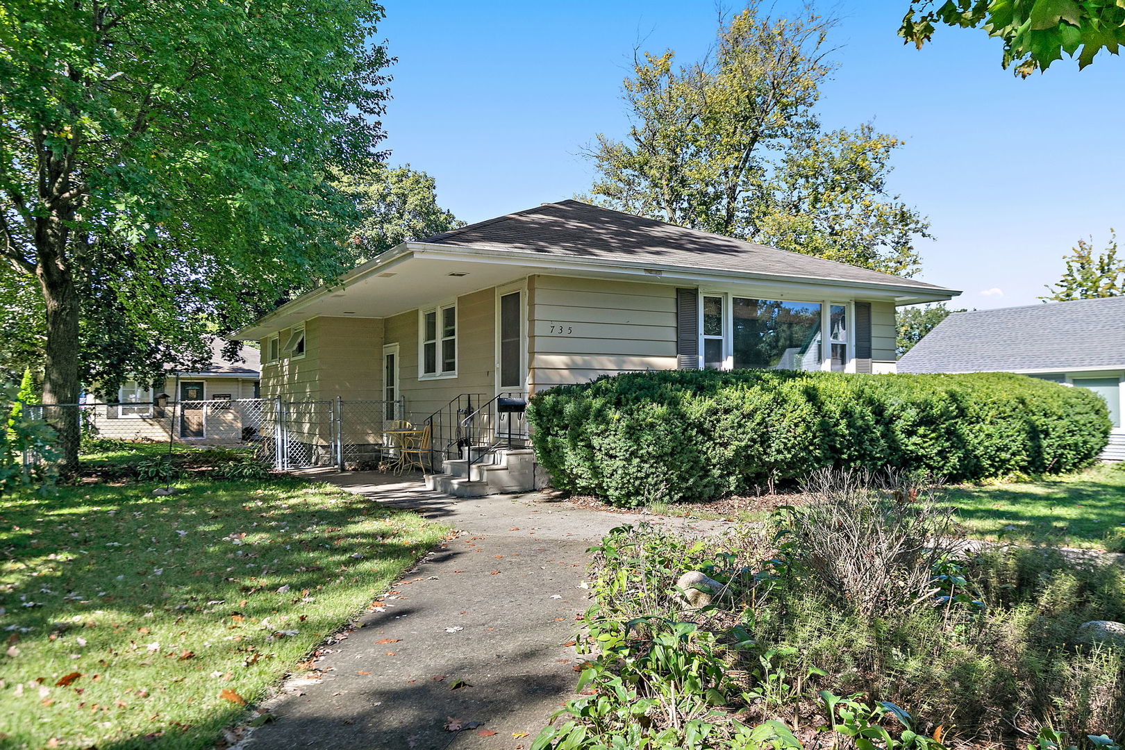 735 Ellwood Avenue Property Photo 2