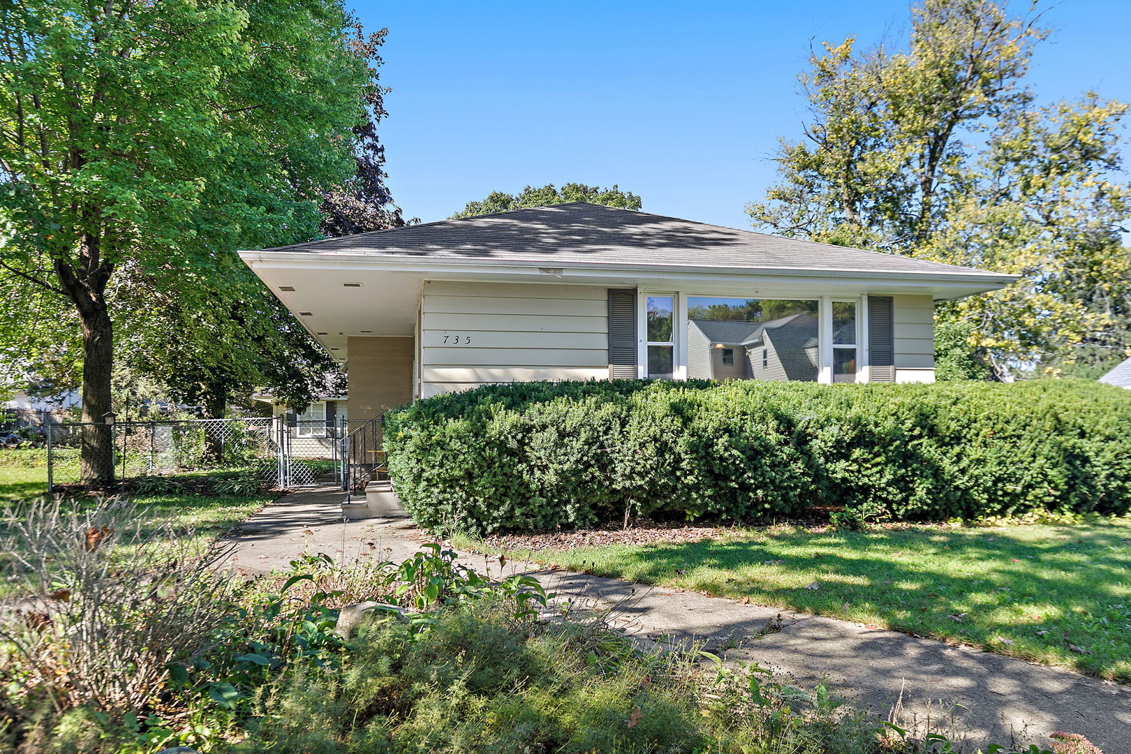 735 Ellwood Avenue Property Photo 3