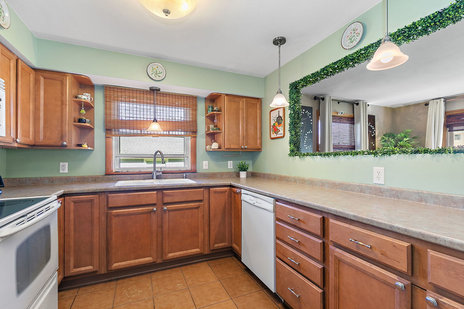 735 Ellwood Avenue Property Photo 11