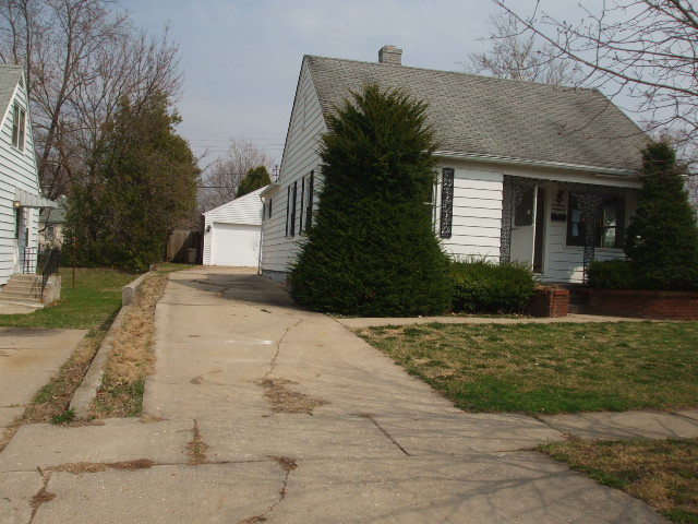 1016 S Independence Avenue Property Photo 2