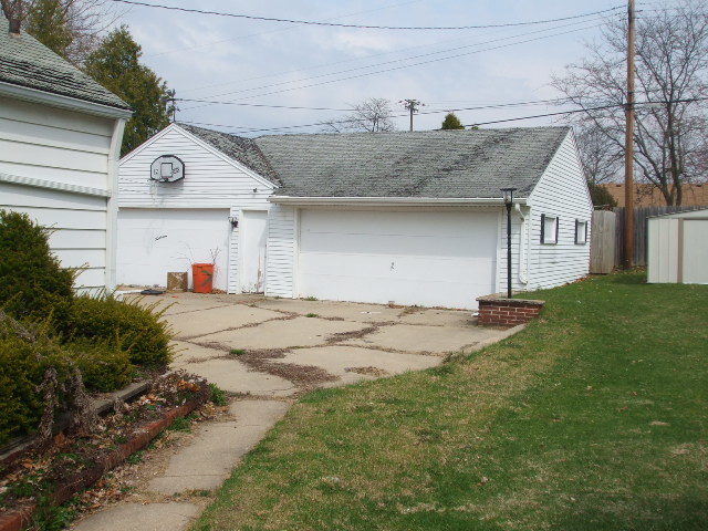 1016 S Independence Avenue Property Photo 8