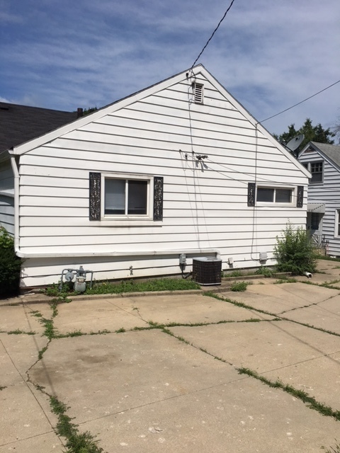 1016 S Independence Avenue Property Photo 10