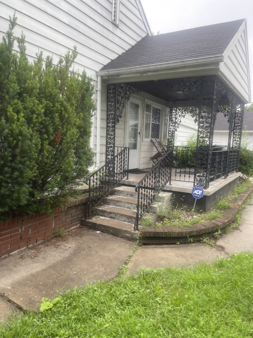 1016 S Independence Avenue Property Photo 1
