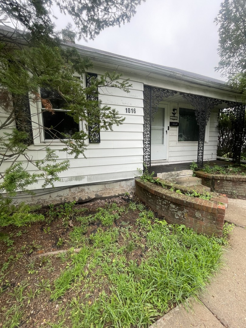 1016 S Independence Avenue Property Photo 2
