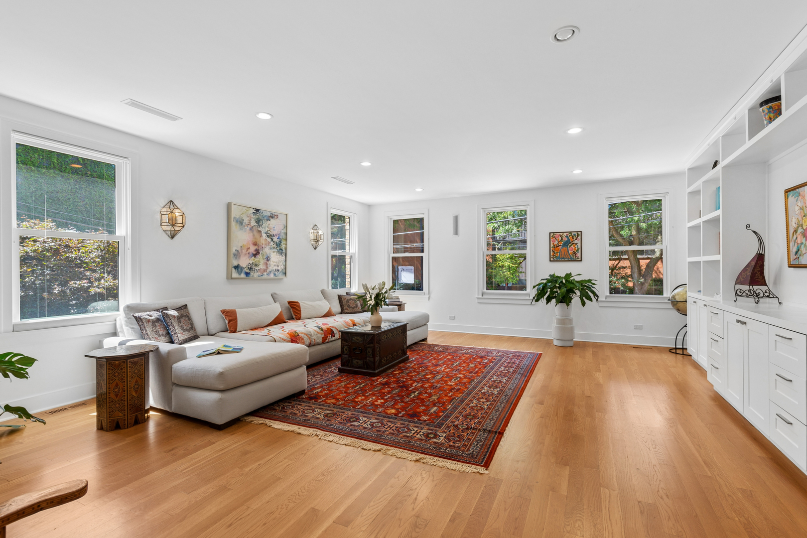 1728 N Hudson Avenue Property Photo 10