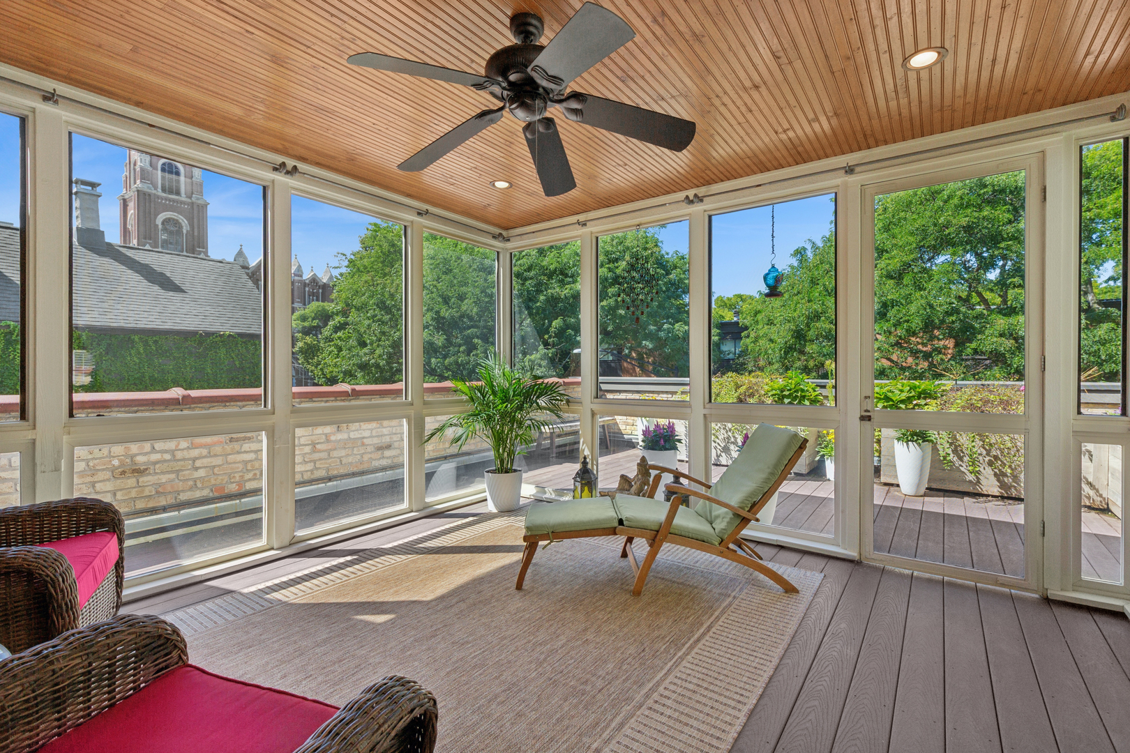 1728 N Hudson Avenue Property Photo 16