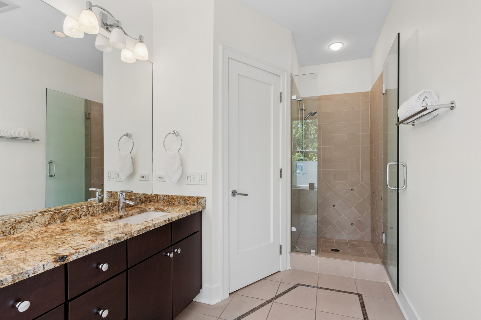 1728 N Hudson Avenue Property Photo 23