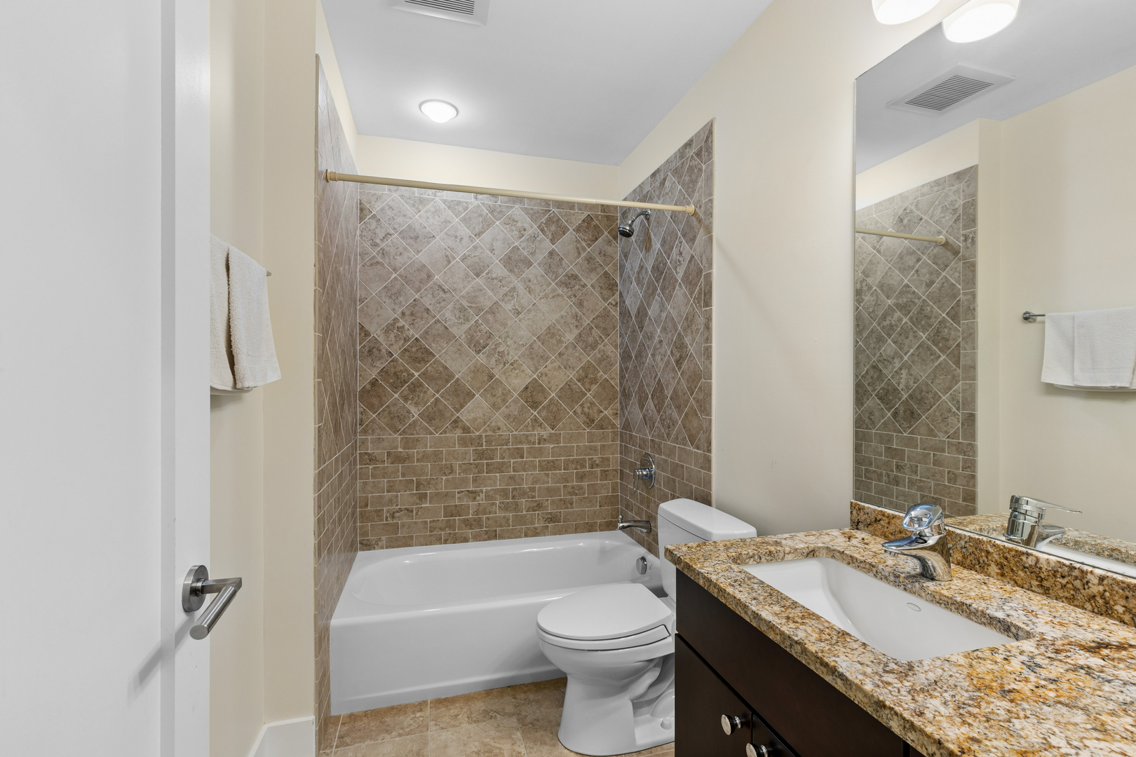 1728 N Hudson Avenue Property Photo 28