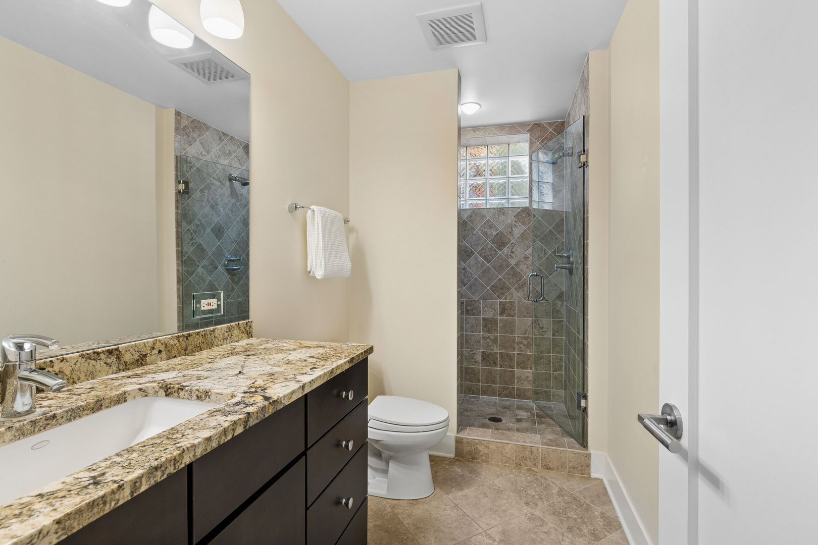 1728 N Hudson Avenue Property Photo 30