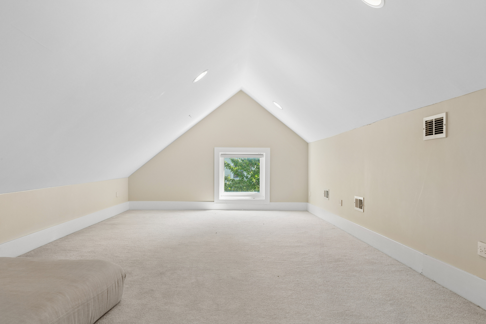 1728 N Hudson Avenue Property Photo 32
