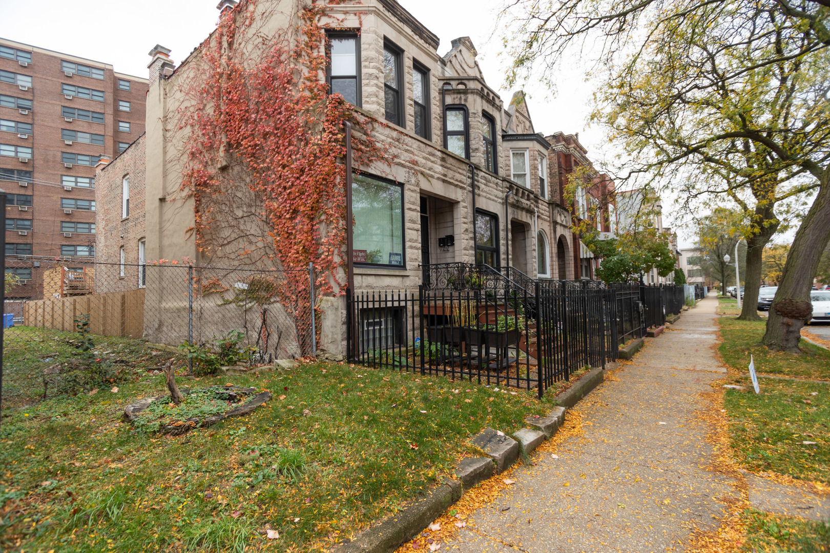 4923 S Champlain Avenue Property Photo 2