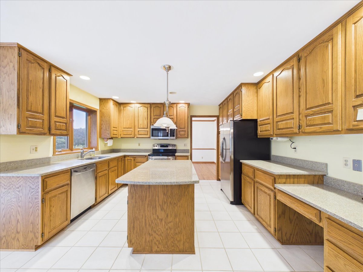 10373 Glen Abbey Close Property Photo 17