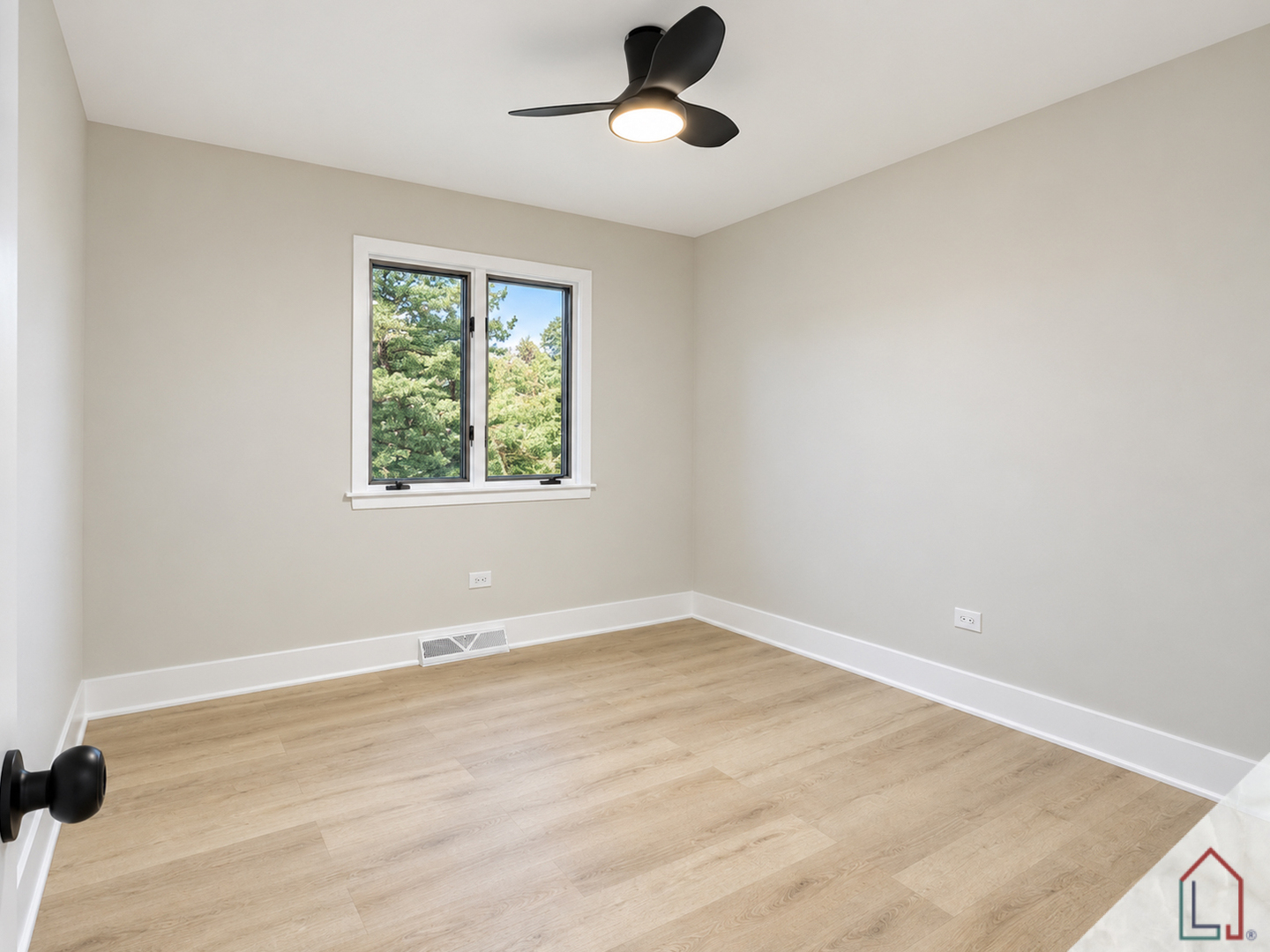 5252 Arquilla Drive Property Photo 14