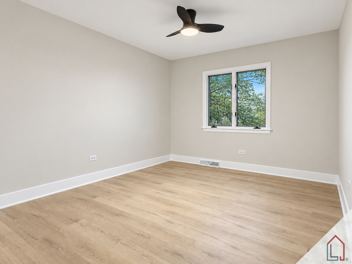 5252 Arquilla Drive Property Photo 15