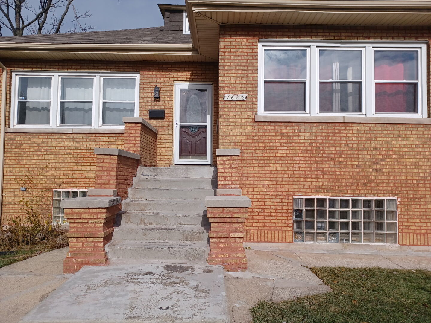 1620 W 77th Street Property Photo 1