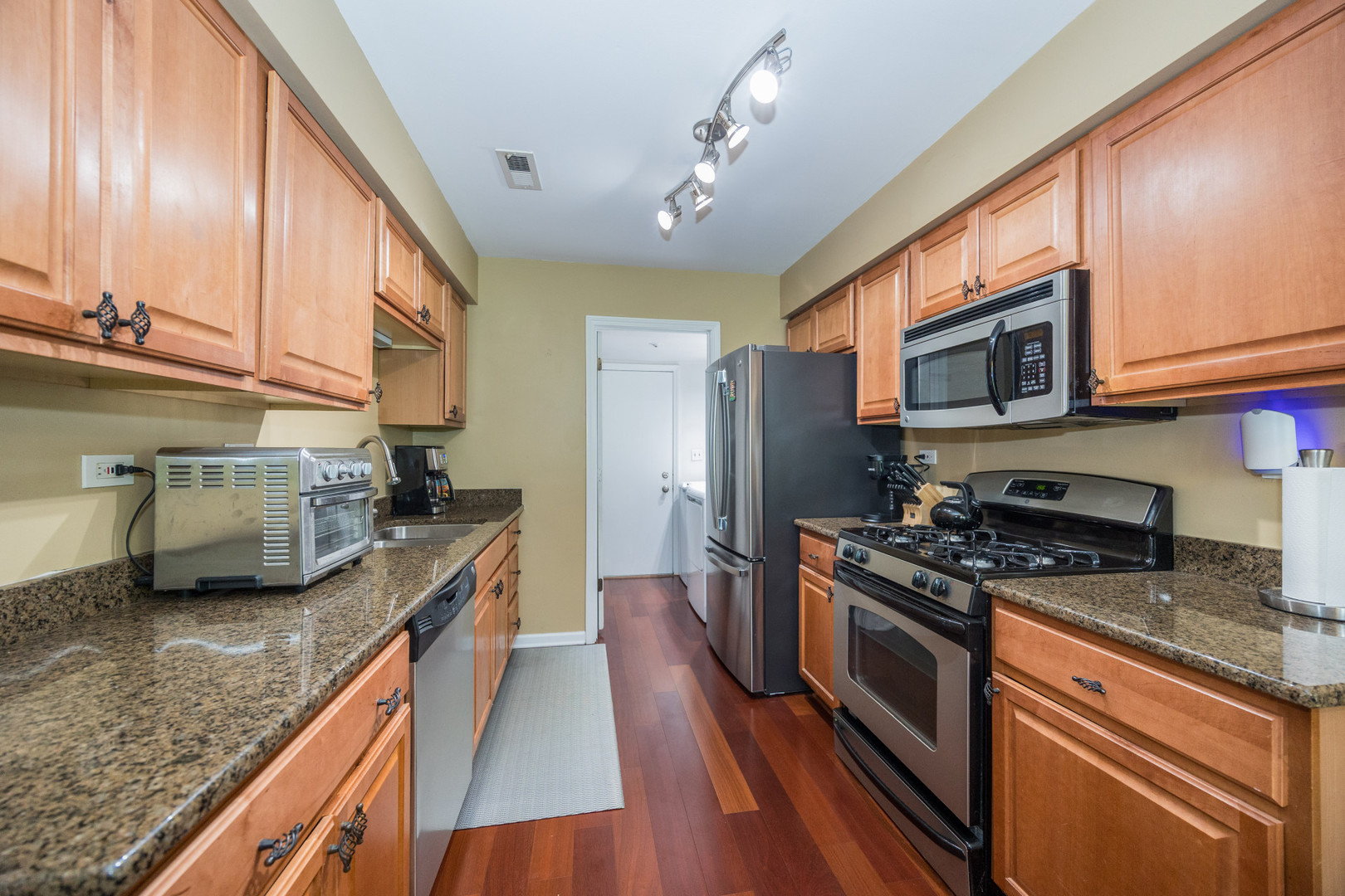 7615 Bristol Court B Property Photo 8